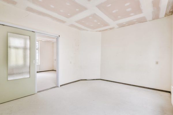 A cozy and spacious empty room in a luxury house